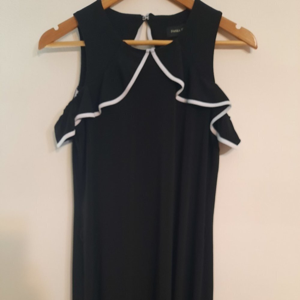 Ivanka Trump Beautiful dress size small. Black